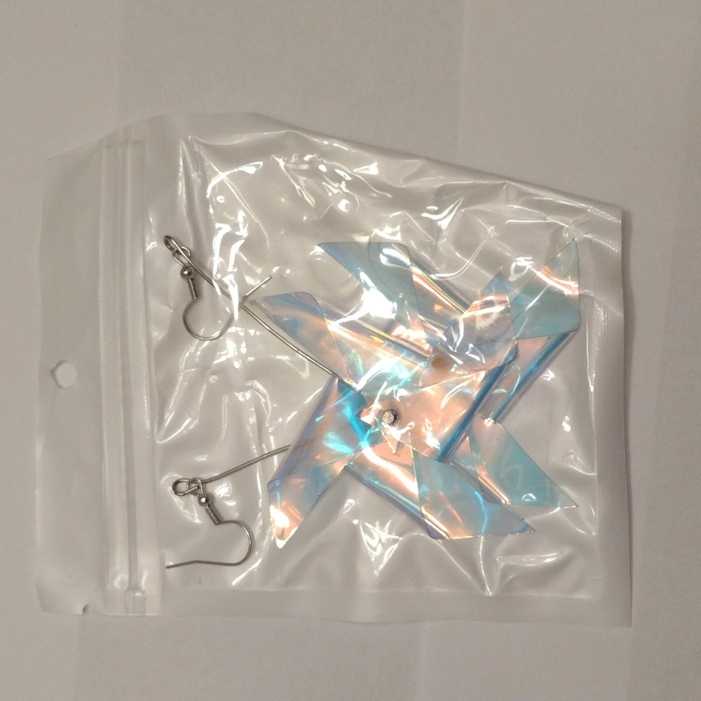 SOLD!! NWT Adorable Boho Blue Iridescent Pinwheel Earrings!! - Picture 7 of 7